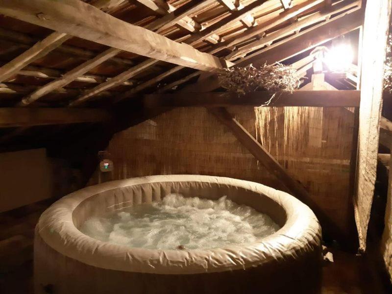Gite, Jacuzzi & Vin Au Grenier De Madiran エクステリア 写真